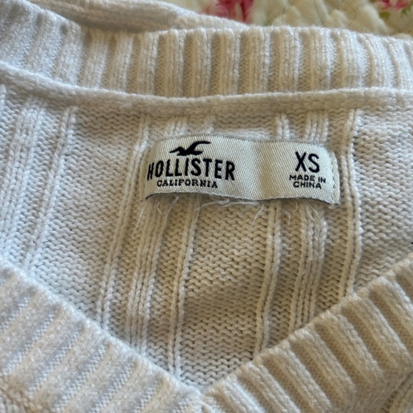 HOLLISTER WHITE V NECK CABLE KNIT - Picture 3 of 3